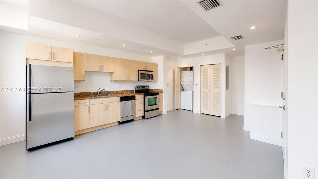 1-bedroom Condo — 111 E Flagler St APT 810