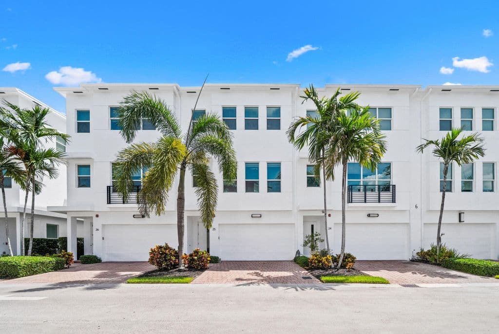 3-bedroom Property — 2900 NE 12th Terrace #25