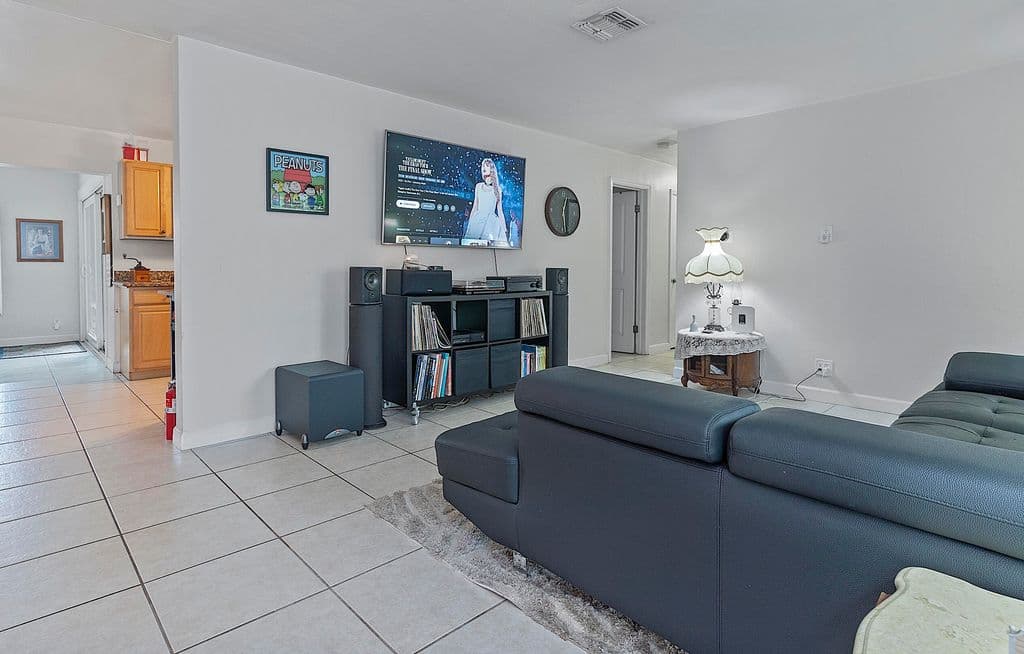 3-bedroom Single-Family Home — 830 SW 1st Avenue