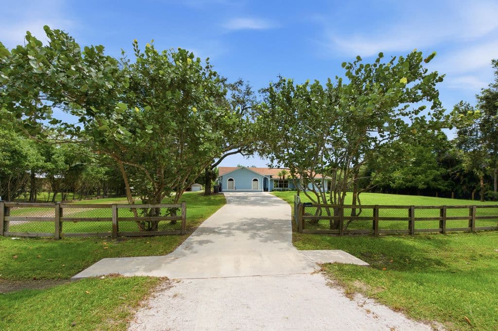 4-bedroom Single-Family Home — 16644 122nd Drive N