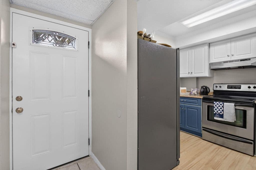 2-bedroom Condo — 118 Royal Pk Drive #1f