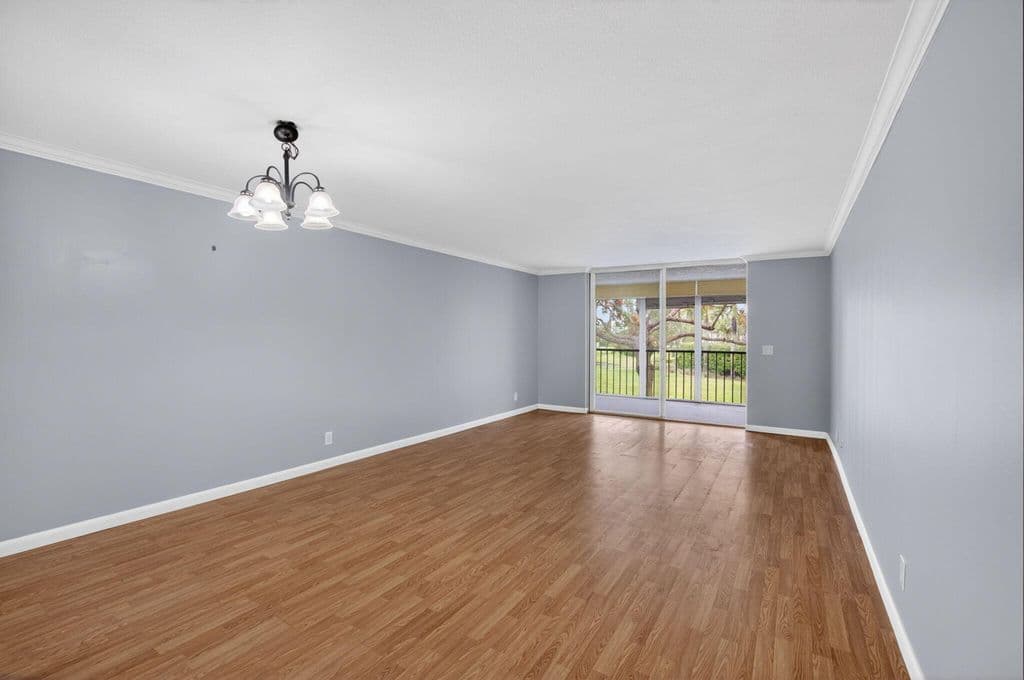 2-bedroom Condo — 14701 Cumberland Drive #2080