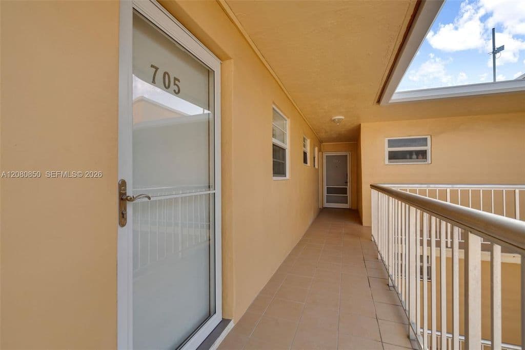 1+1 Condo — 730 Pennsylvania Ave APT 705