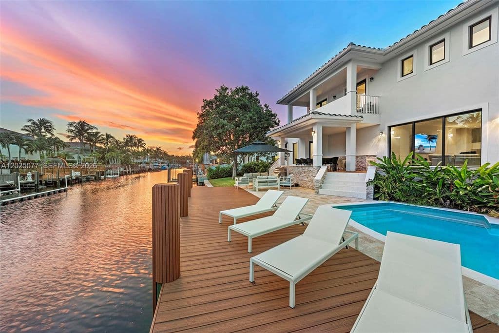 5-bedroom Single-Family Home — 850 Washington St