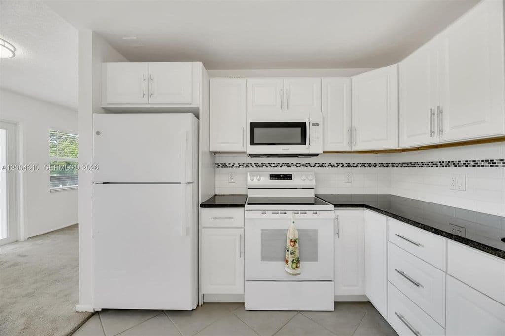 2-bedroom Condo — 3013 Ventnor Dr #3-G