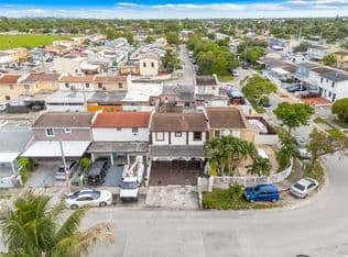 4-bedroom Townhouse — 4522 NW 194th St, Miami Gardens, 33055