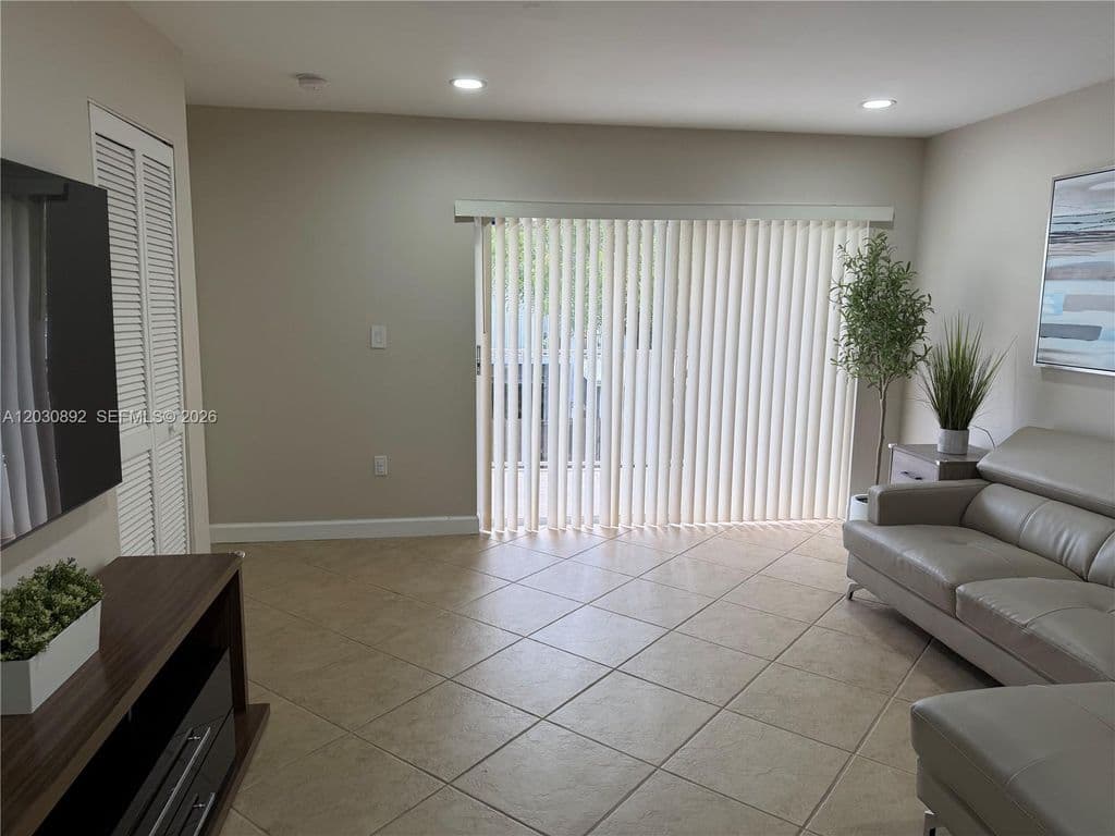 2+1 Condo — 4712 NW 114th Ave Unit 202