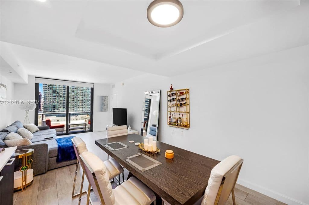 1-bedroom Condo — 55 SW 9th St APT 1804