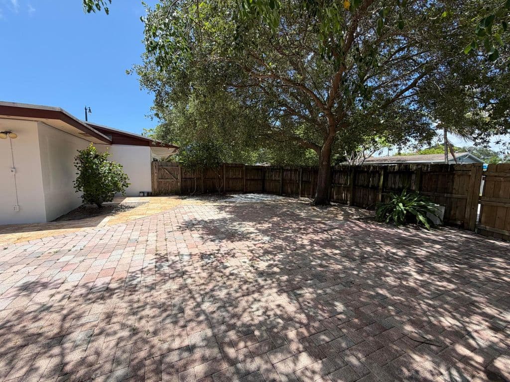 3-bedroom Single-Family Home — 4250 NE 12th Avenue
