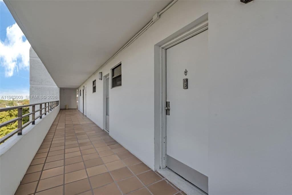 2+1 Condo — 500 Three Islands Blvd APT 226