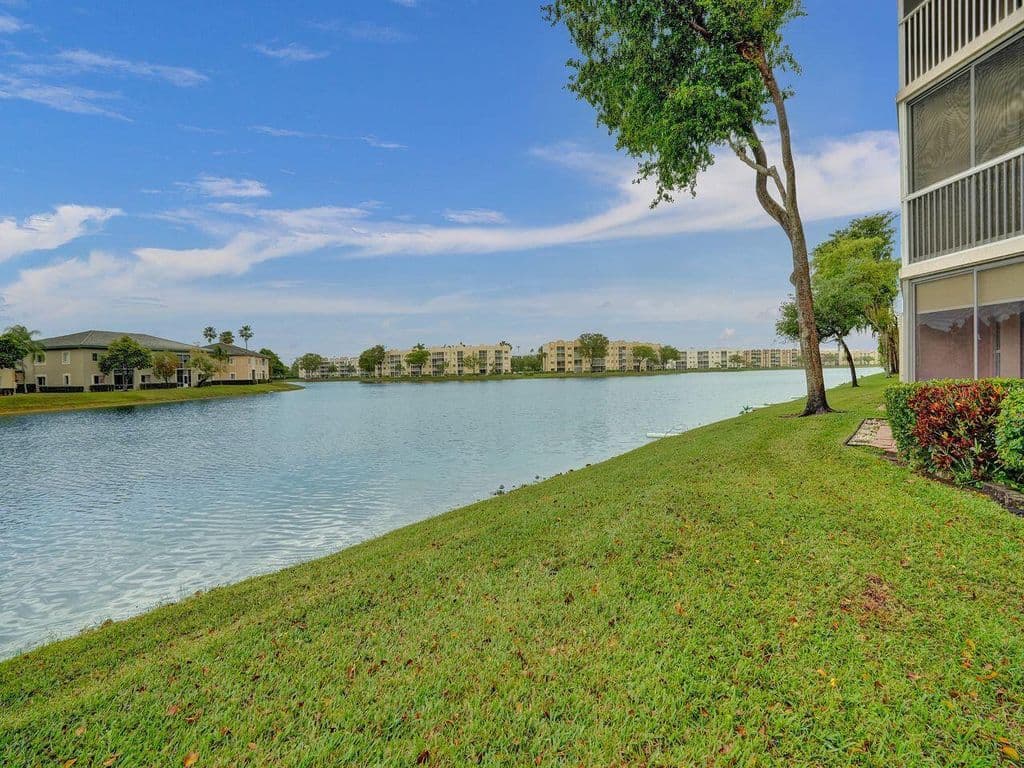 2-bedroom Condo — 7411 GRANVILLE Drive #106
