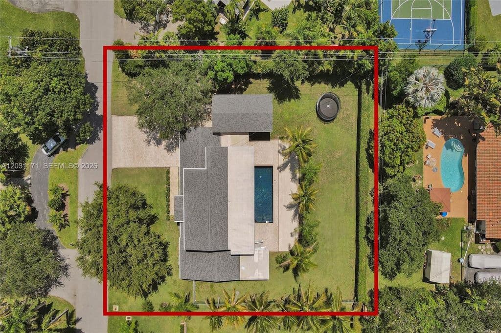 5-bedroom Single-Family Home — 8320 SW 161st St