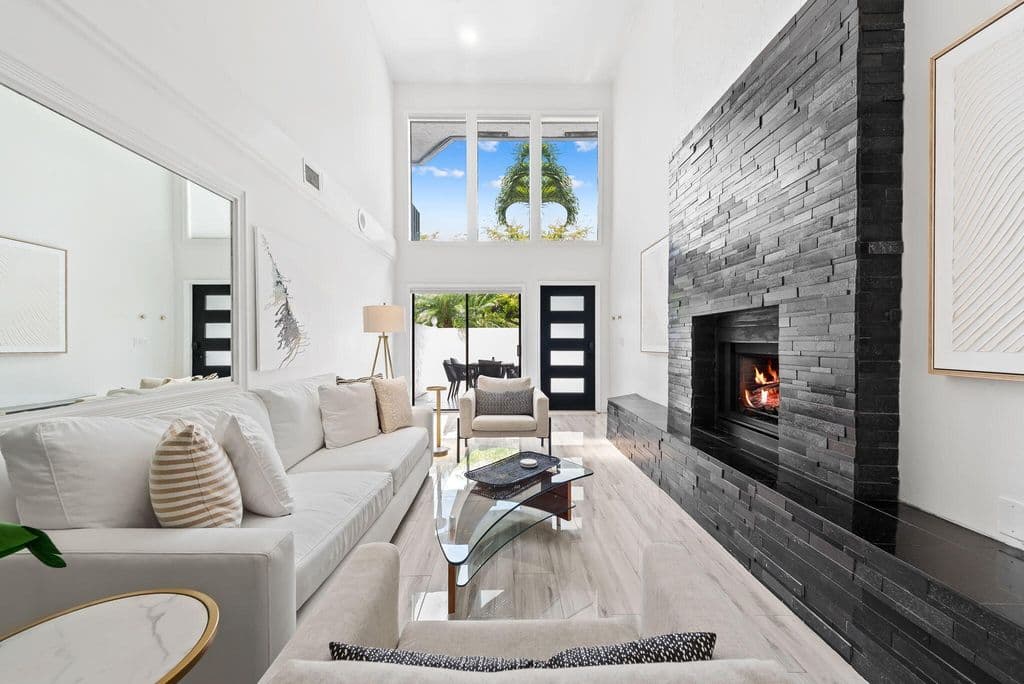 3-bedroom Property — 2930 Florida Boulevard