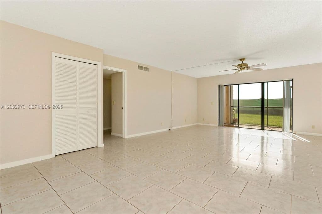 2-bedroom Condo — 300 Racquet Club Rd APT 104