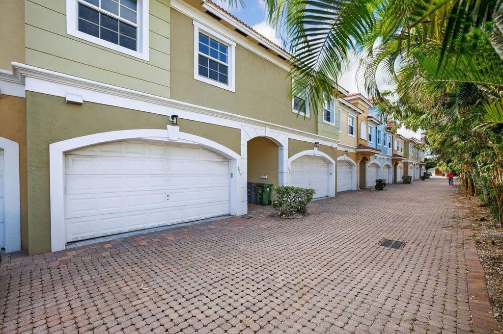 3-bedroom Property — 3024 NE 5th Terrace #10