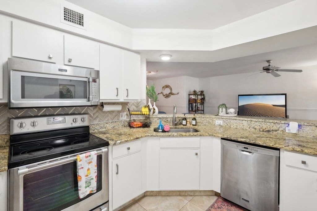3+1 Condo — 300 Scotia Drive #304