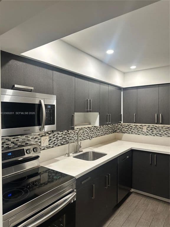 2+1 Condo — 9449 SW 76th St APT T5