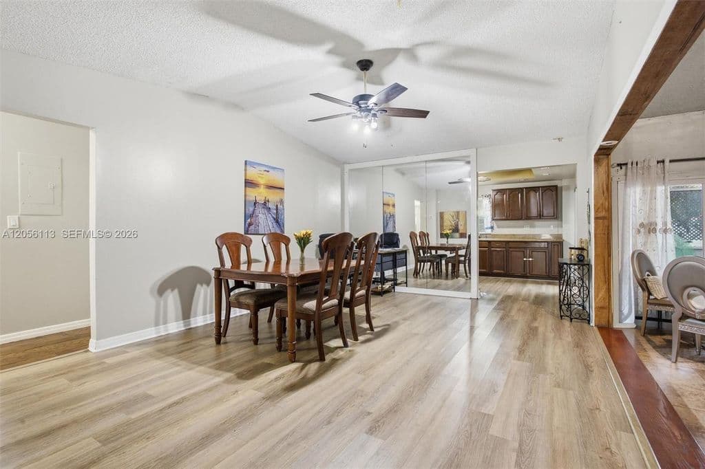 3-bedroom Property — 450 Lakewood Cir E APT B