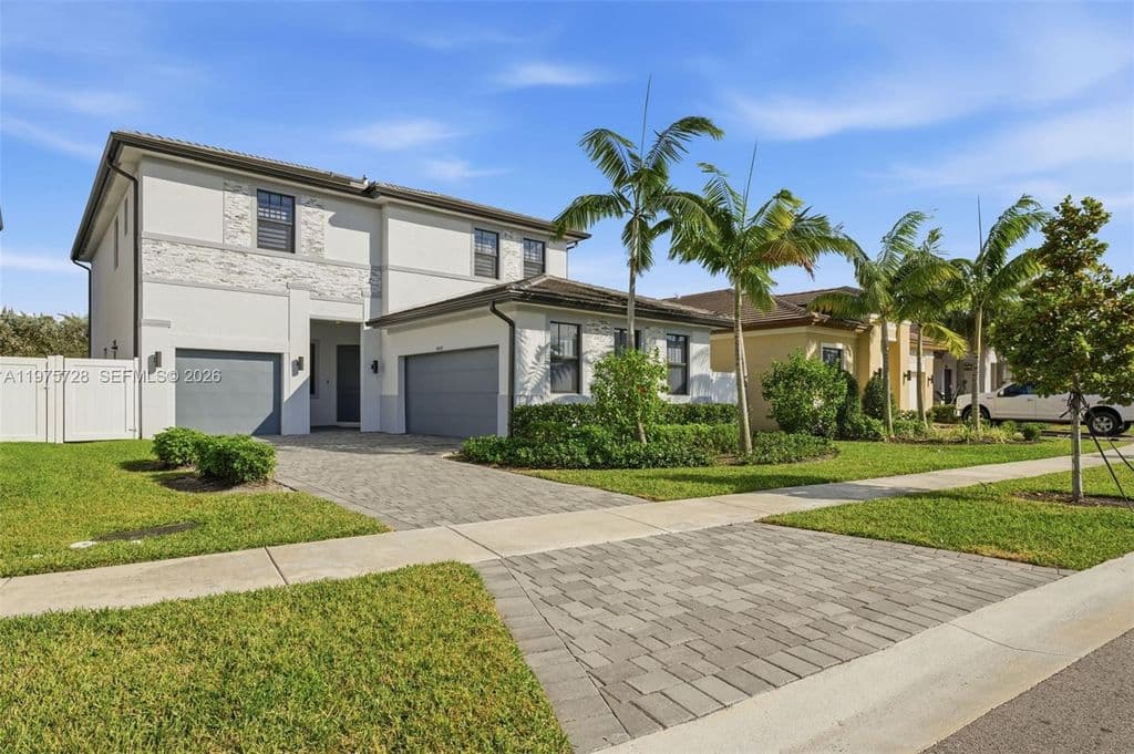 6-bedroom Single-Family Home — 4409 SW 173rd Ave