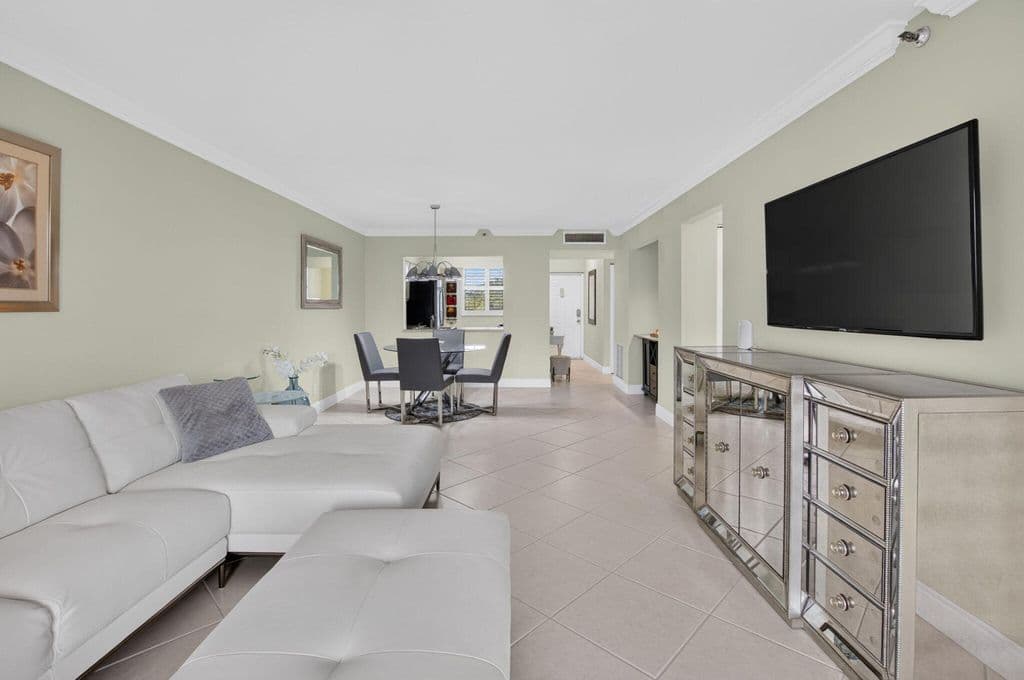 2-bedroom Condo — 2070 Homewood Boulevard #5050
