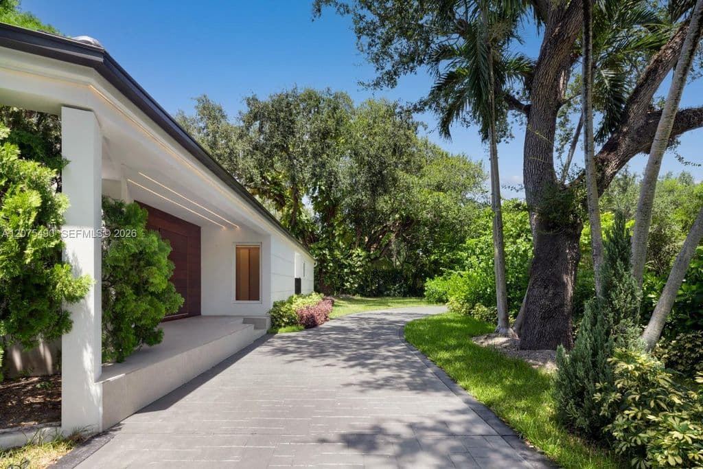 5-bedroom Single-Family Home — 8150 Old Cutler Rd