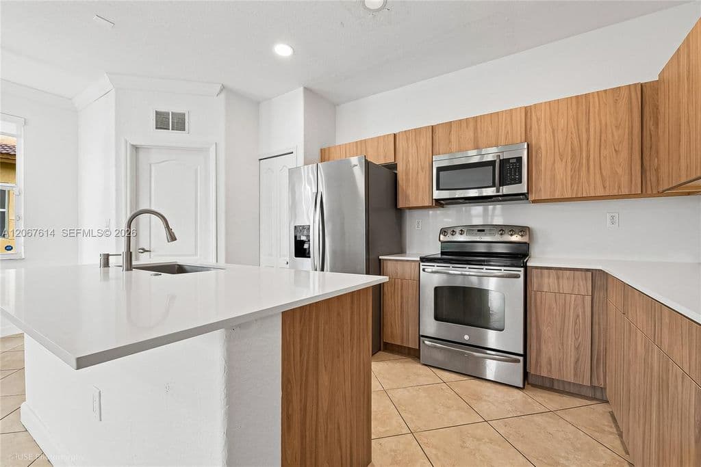 4-bedroom Property — 8666 NW 109th Ct #8666