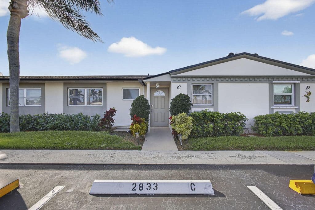 2+1 Condo — 2833 Crosley Drive W #C