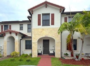 3+1 Townhouse — 10606 W 32nd Ln, Hialeah, 33018