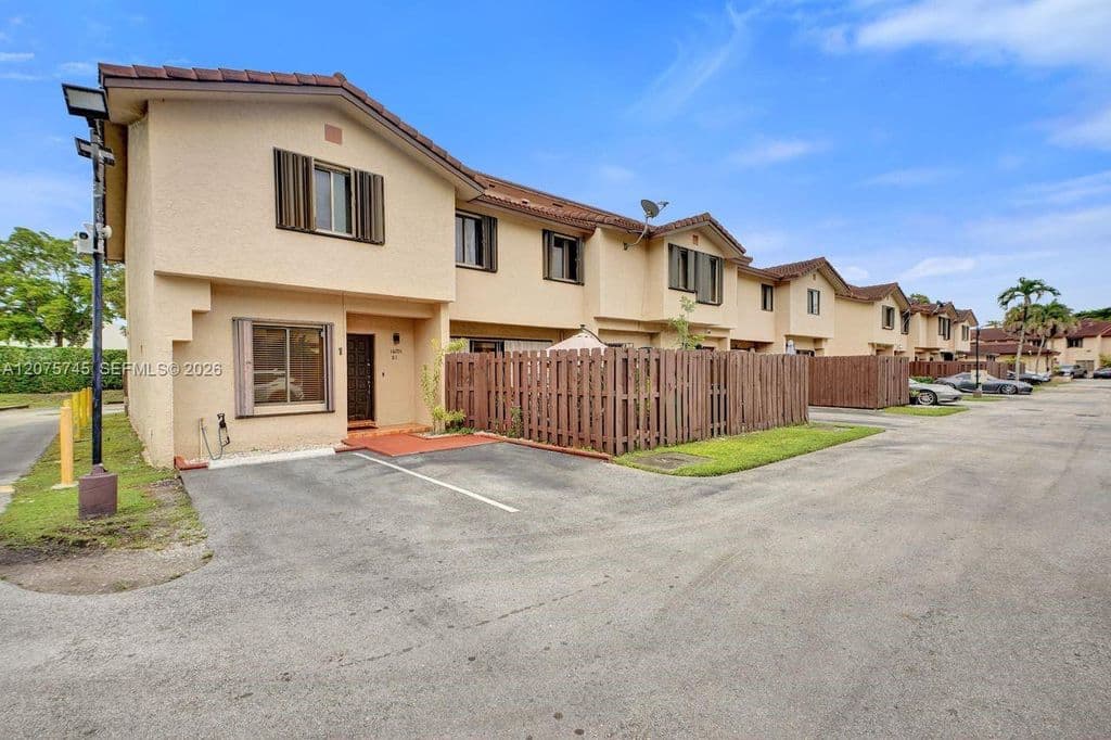 2-bedroom Condo — 14201 SW 57th Ln APT 1A7