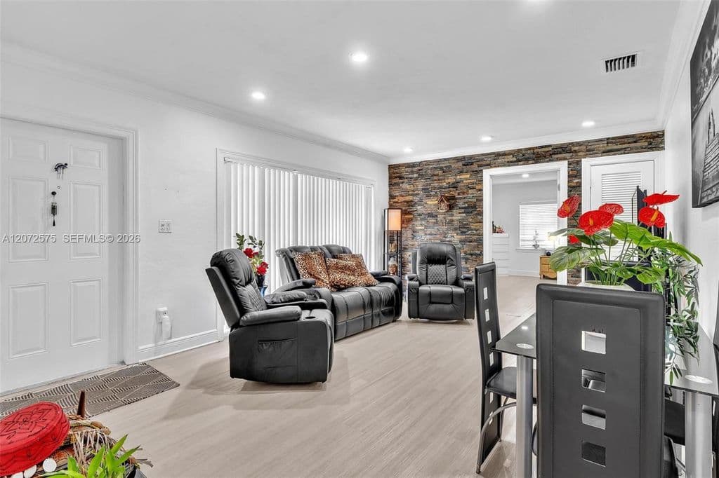 5+1 Müstakil ev — 340 W 55th St