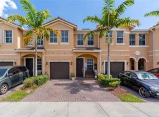4+1 Townhouse — 2438 SE 15th St, Homestead, 33035