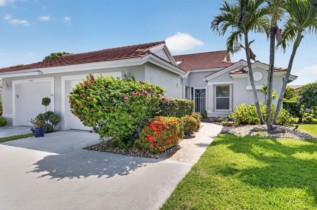 3-bedroom Single-Family Home — 5590 Royal Lake Circle