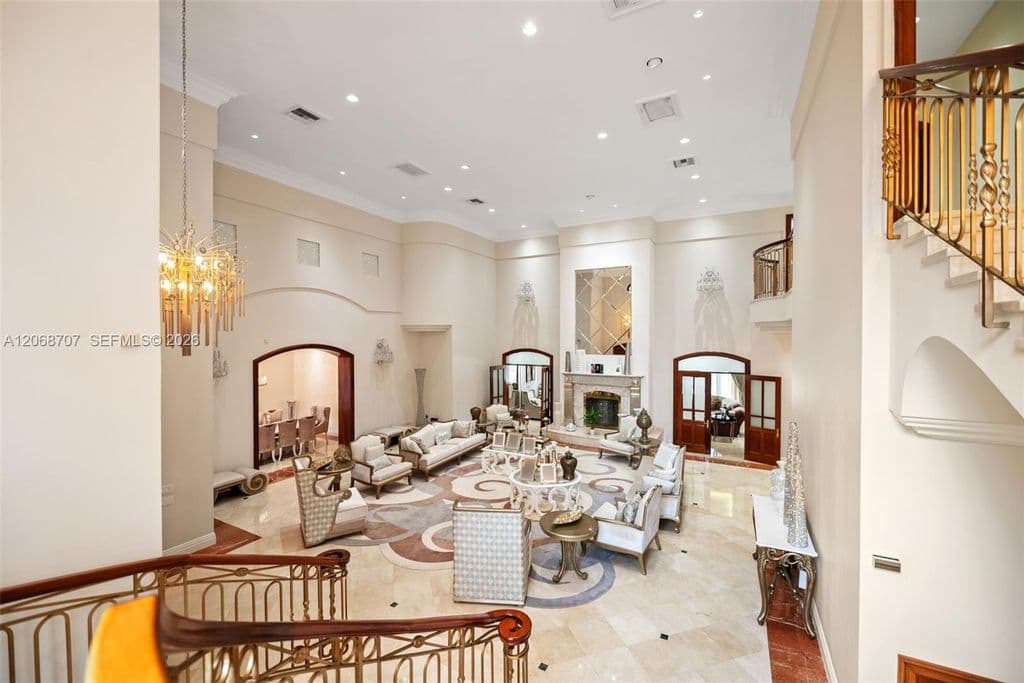 7-bedroom Single-Family Home — 7701 Old Cutler Rd