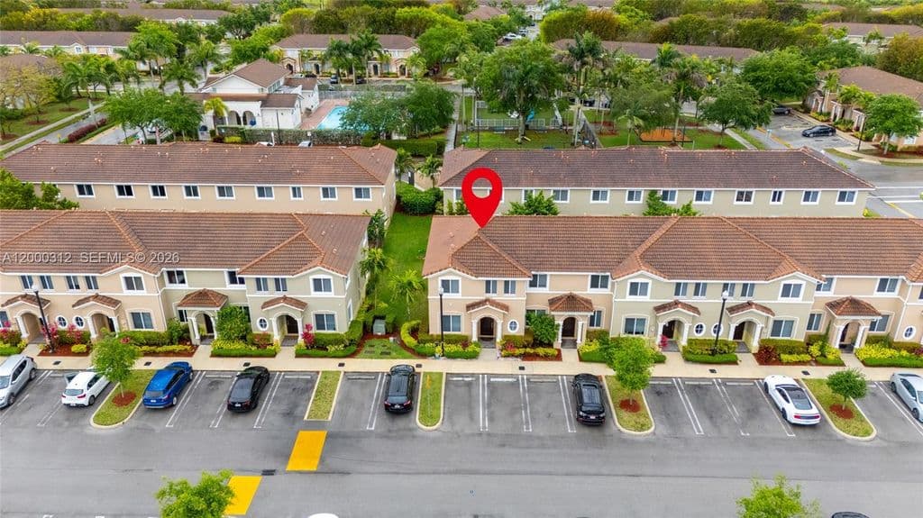 4+1 Mülk — 2440 SE 10th Ct
