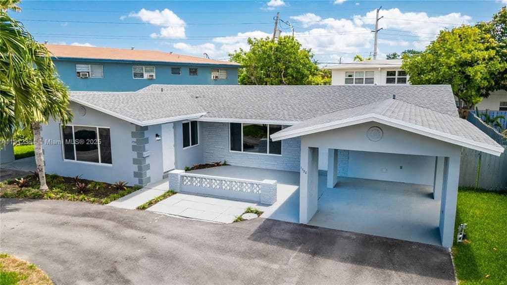 3+1 Mülk — 1750 NE 52nd St