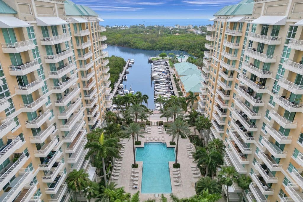 2-bedroom Condo — 625 Casa Loma Boulevard #403