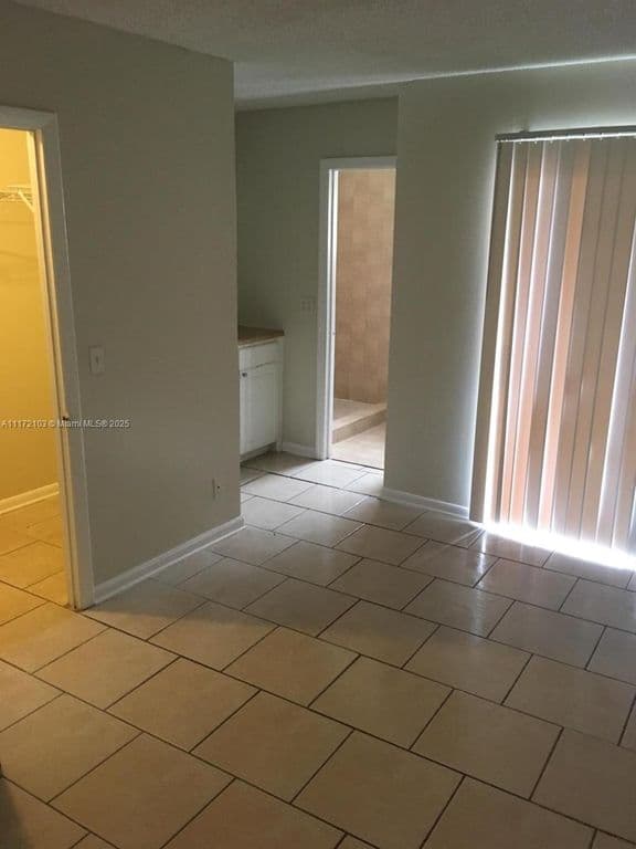 3-bedroom Property — 5962 NW 29th Pl #112
