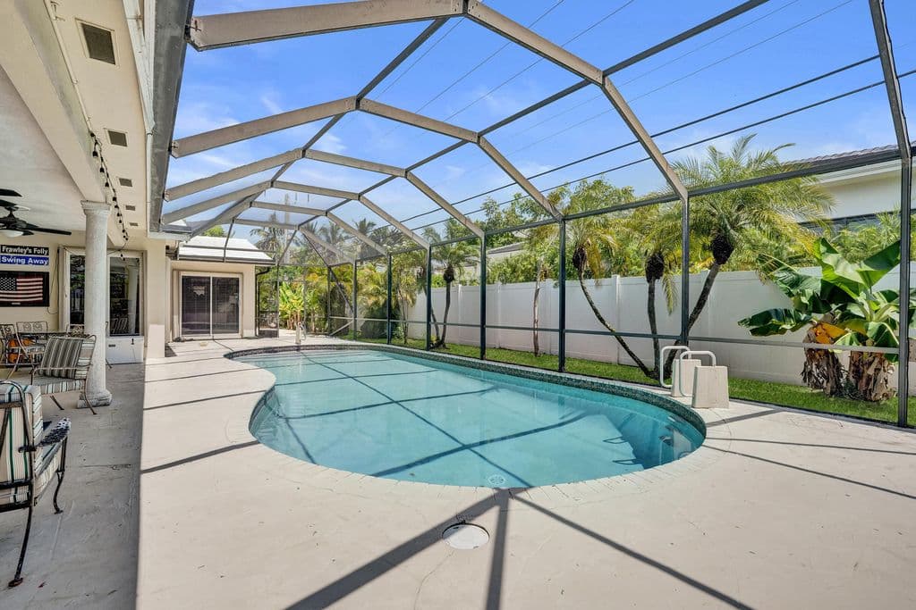 4+1 Müstakil ev — 2756 NE 35th Street