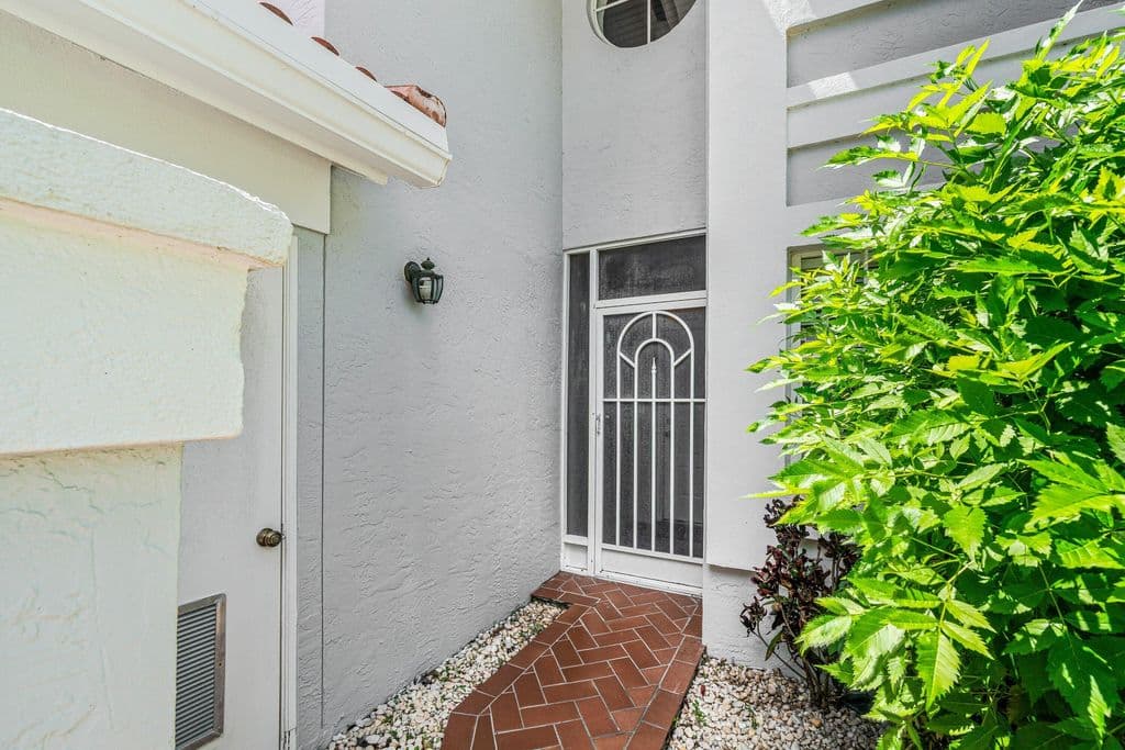 3+1 Condo — 7408 Lake Meadow Way #101