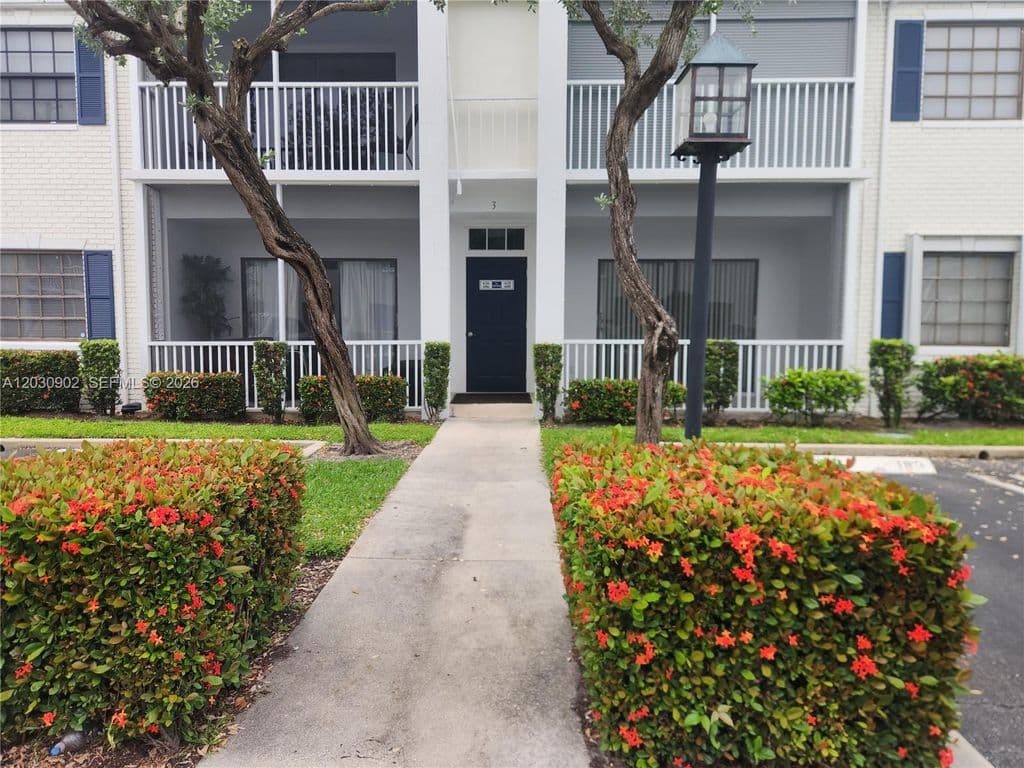 2+1 Condo — 160 Cypress Club Dr APT 608