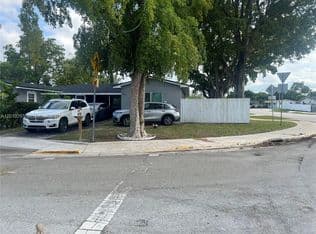3+1 Müstakil ev — 6742 SW 18th Ct, North Lauderdale, 33068