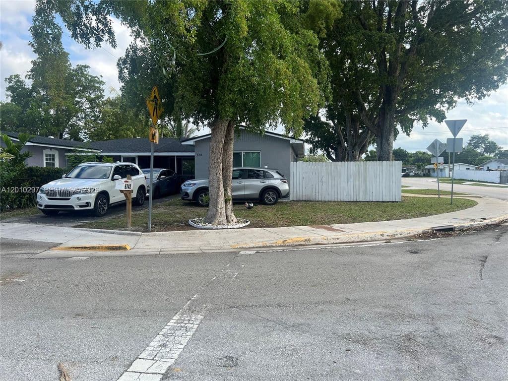 3+1 Müstakil ev — 6742 SW 18th Ct