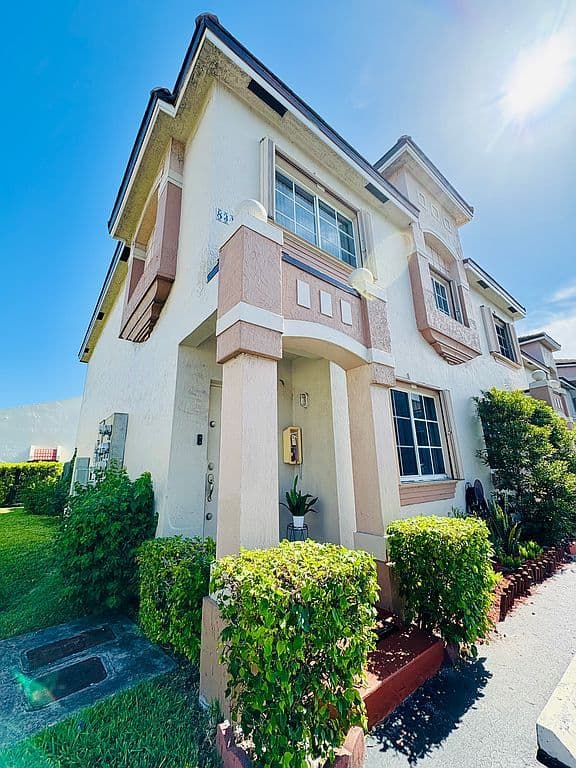 3-bedroom Condo — 8346 NW 10th St APT 1F