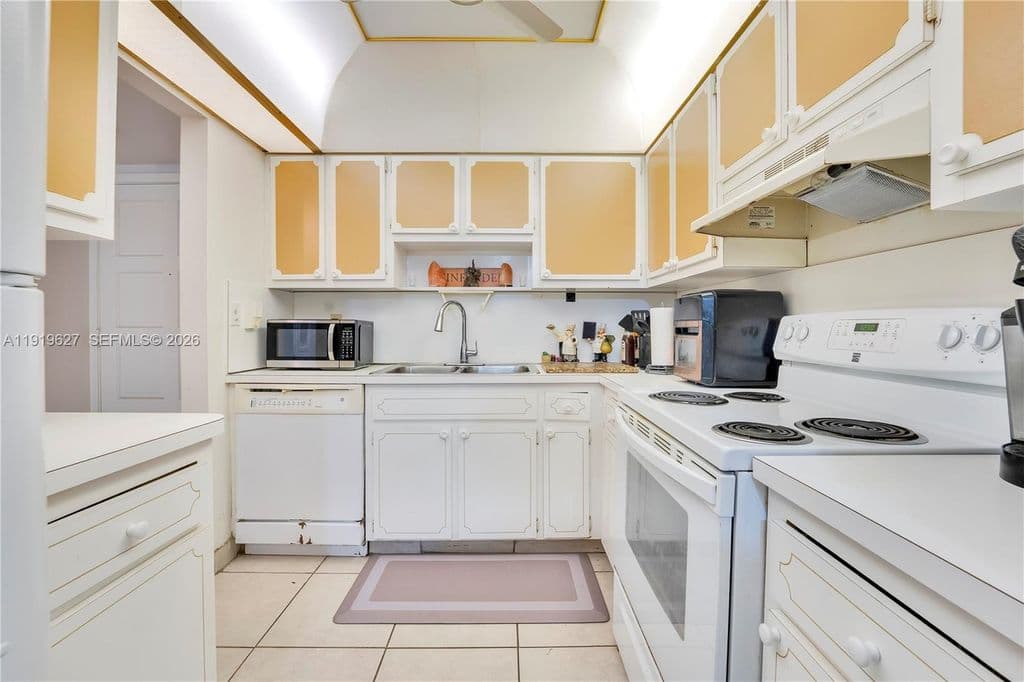 2-bedroom Condo — 8901 NW 38th Dr APT 106