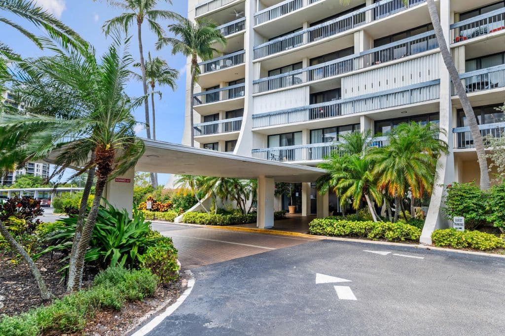 2-bedroom Condo — 2400 Presidential Way #1006