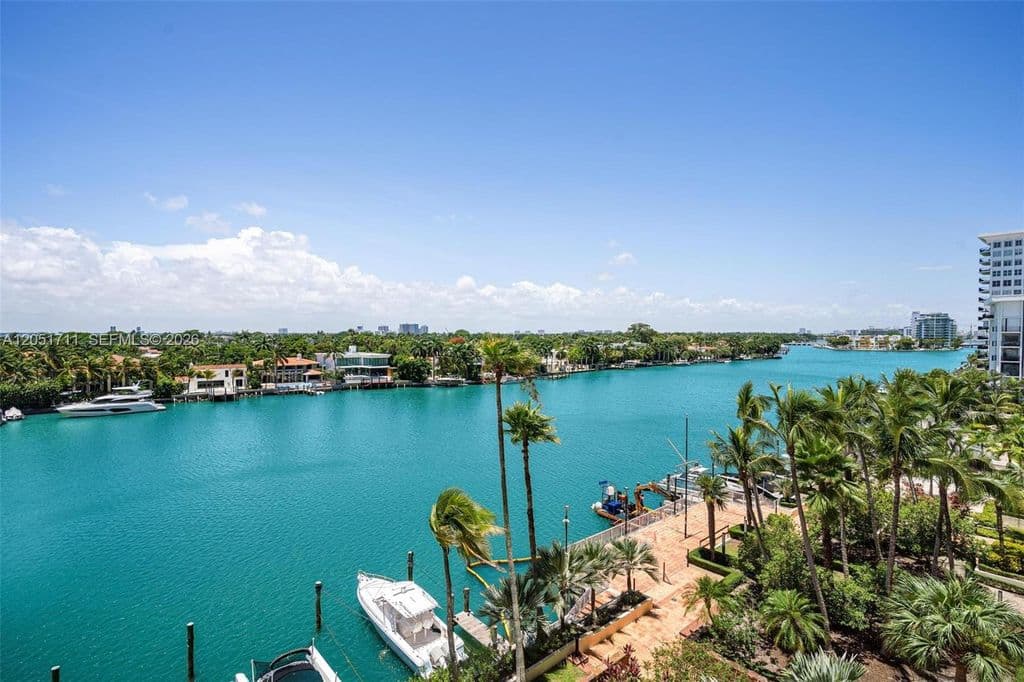 2-bedroom Property — 5600 Collins Ave APT 7J
