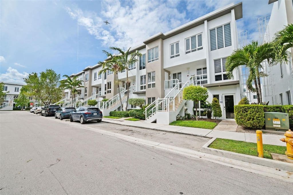 3-bedroom Condo — 10305 NW 63rd Ter APT 105