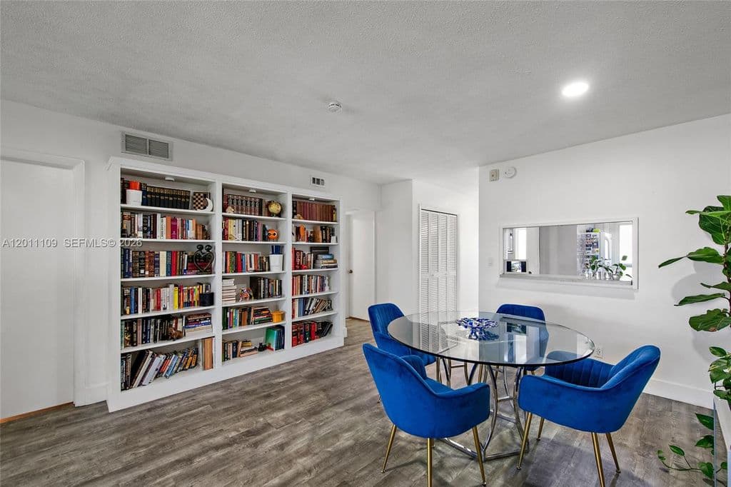 2+1 Condo — 1100 SW 12th St APT 300