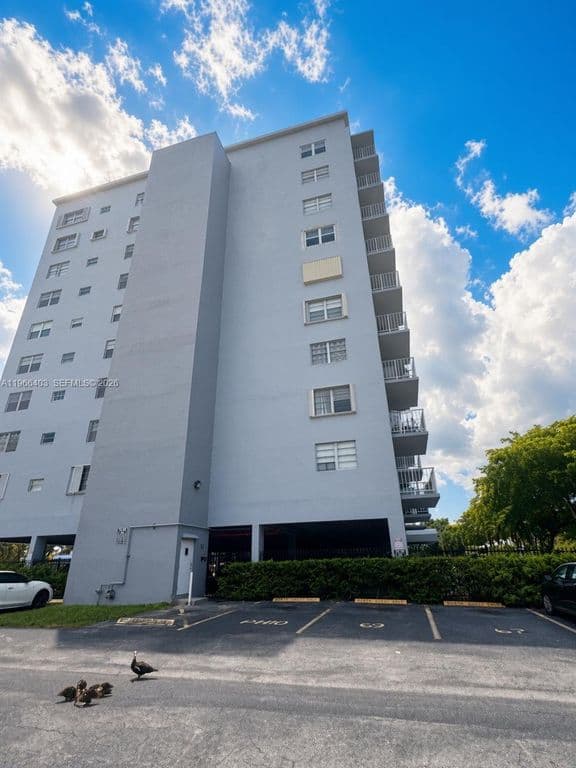 3-bedroom Condo — 1470 NE 125th Ter APT 407