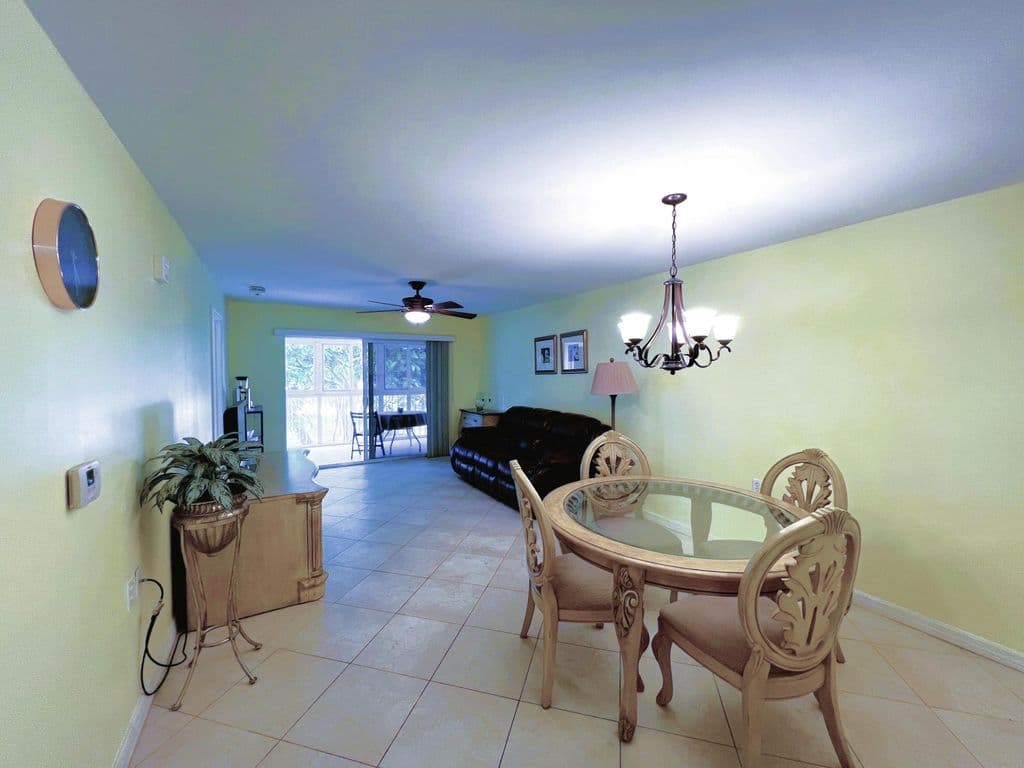 2-bedroom Condo — 1105 Bahama Bend #A2